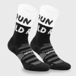 CHAUSSETTES DE RUNNING RUN900 EPAISSES MI-MOLLET RUN WILD BLANCHE NOIRE -Équipement Sportif chaussettes de running run900 epaisses mi mollet run wild blanche noire 2