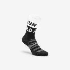 CHAUSSETTES DE RUNNING RUN900 EPAISSES MI-MOLLET RUN WILD BLANCHE NOIRE -Équipement Sportif chaussettes de running run900 epaisses mi mollet run wild blanche noire 3