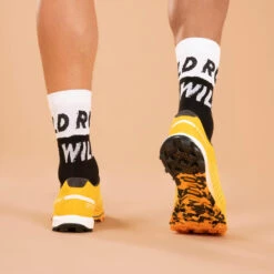 CHAUSSETTES DE RUNNING RUN900 EPAISSES MI-MOLLET RUN WILD BLANCHE NOIRE -Équipement Sportif chaussettes de running run900 epaisses mi mollet run wild blanche noire 7