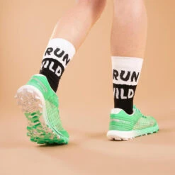 CHAUSSETTES DE RUNNING RUN900 EPAISSES MI-MOLLET RUN WILD BLANCHE NOIRE -Équipement Sportif chaussettes de running run900 epaisses mi mollet run wild blanche noire 8